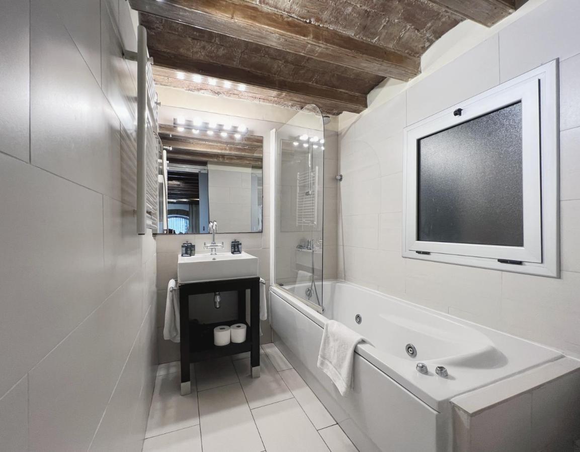 Stay U-Nique Apartments Placa Universitat Барселона Екстериор снимка